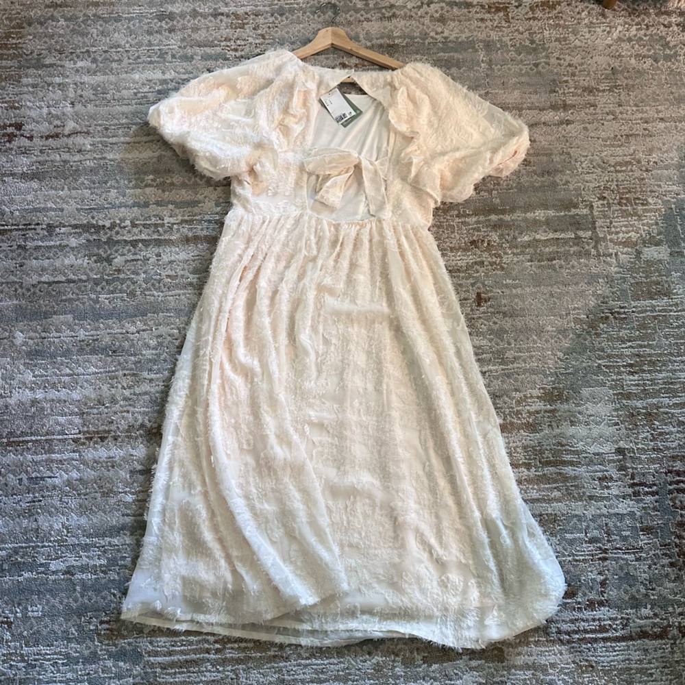 H&M Puff-sleeved midi dress with cut out back with bow - Picture 5 of 5